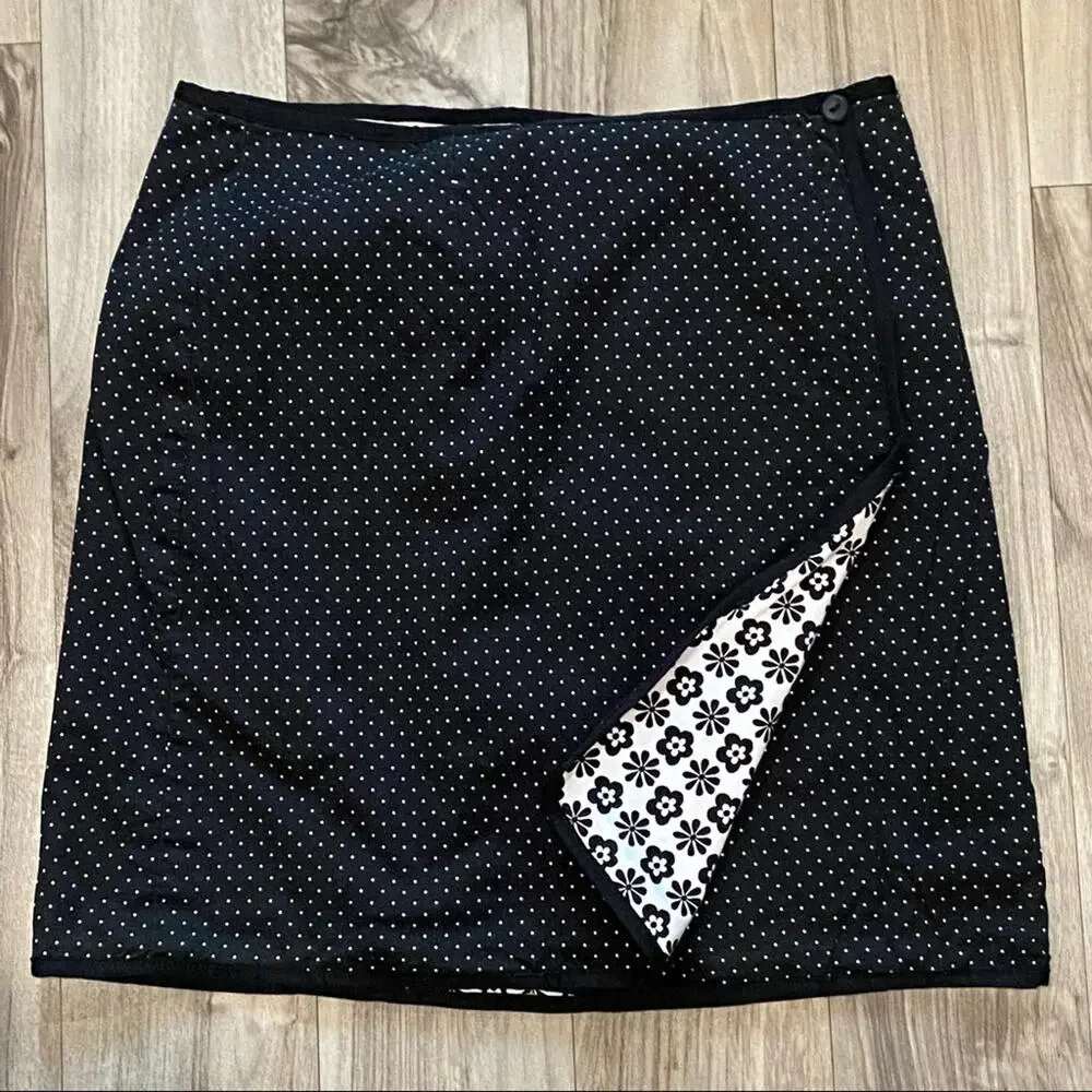 Cute Reversible Wrap‎ Skirt Black & White Florals To White Mini Dots on Black